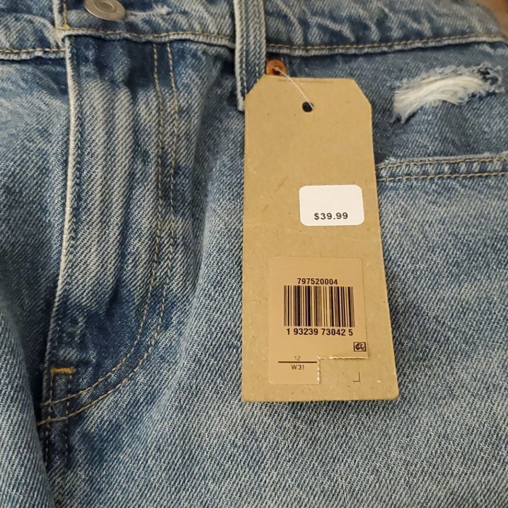 Levi's Women high-rise iconic mini jeans skirt. - Picture 6 of 9